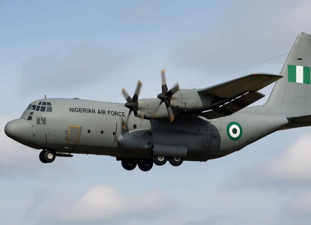 Un Hercules C-130 nigérian atterrit d'urgence au Burkina Faso. L'AES dénonce une violation de souveraineté et une provocation, menaçant d'une escalade diplomatique avec Abuja.