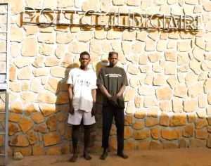 La Police Judiciaire de Niamey démantèle quatre réseaux criminels violents. L'enquête révèle des vols à main armée, des homicides (dont l'assassinat d'une mère de famille) et une filière de vol de véhicules vers le Nigeria.