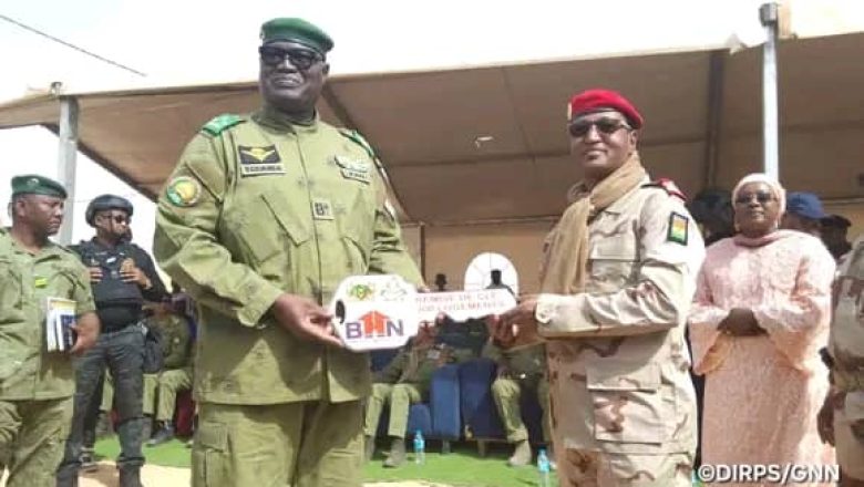 Le général Mohamed Toumba a remis 300 villas à la Garde Nationale à Bangoula. Découvrez les détails de ce programme de 882 logements sociaux avec la BHN au Niger.