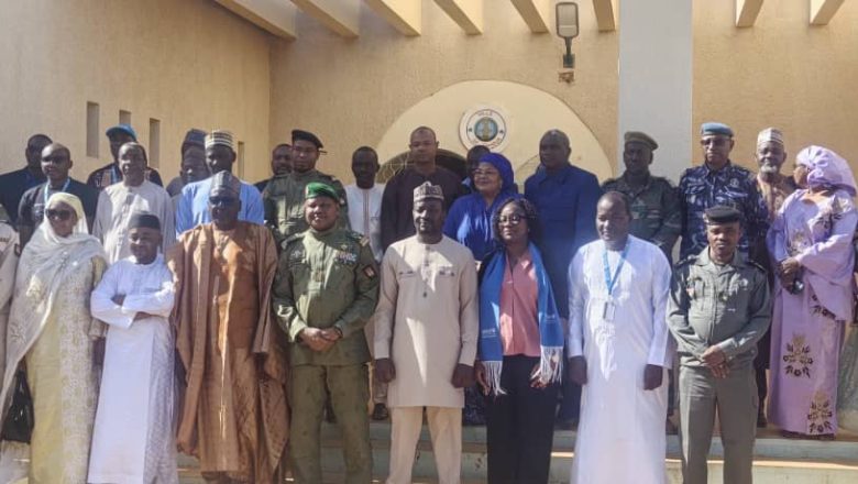 À Tahoua, le ministre de la Communication lance 5 jours de formation pour unifier la parole gouvernementale et lutter contre la « guerre informationnelle ».