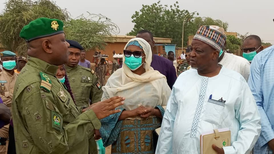 À Tahoua, le gouverneur inspecte les sites d'hébergement et l'abattoir régional pour le Sabre National 2025. Hygiène, confort et hospitalité sont au rendez-vous pour accueillir les délégations du Niger dès le 19 décembre.