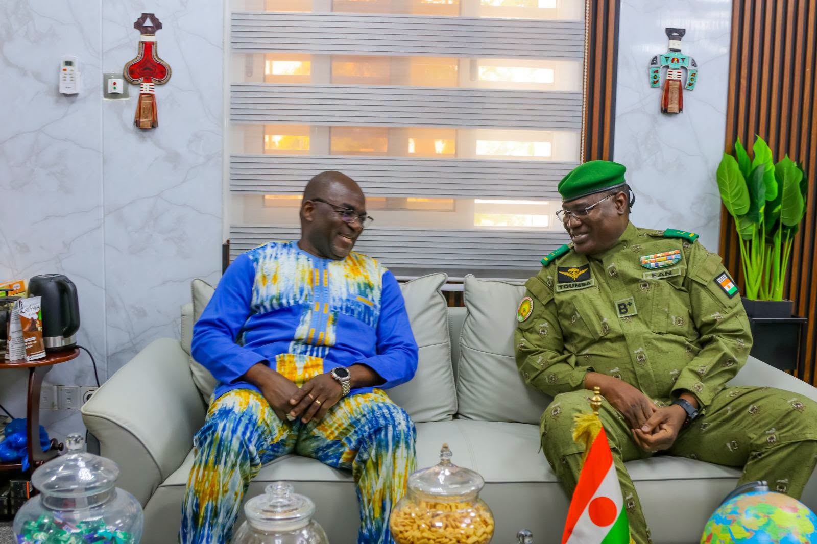 AES : Le Général Mohamed Toumba reçoit Bassolma Bazié à Niamey