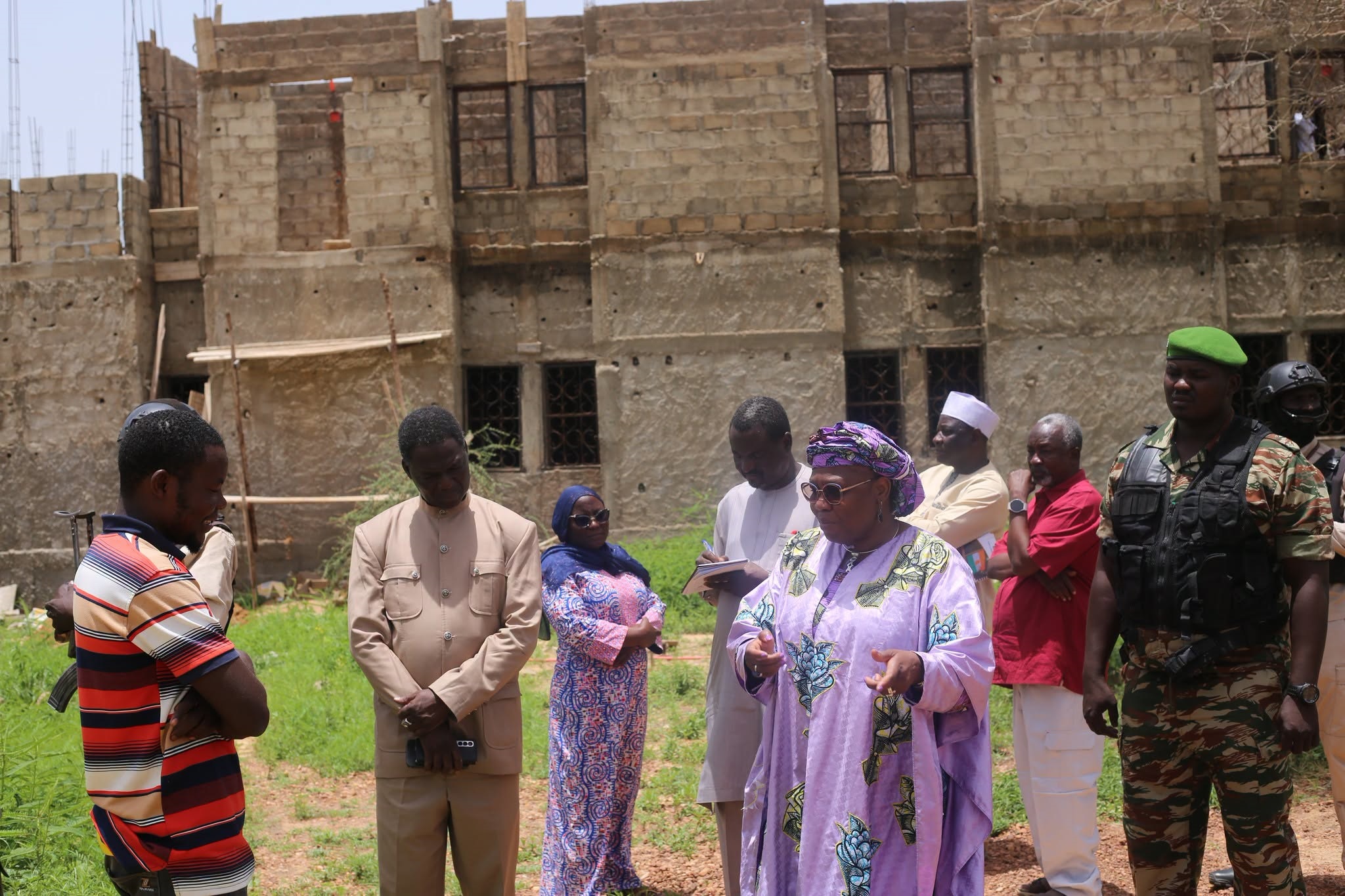 Zinder : Élisabeth Shérif visite l’école Birni Garçon