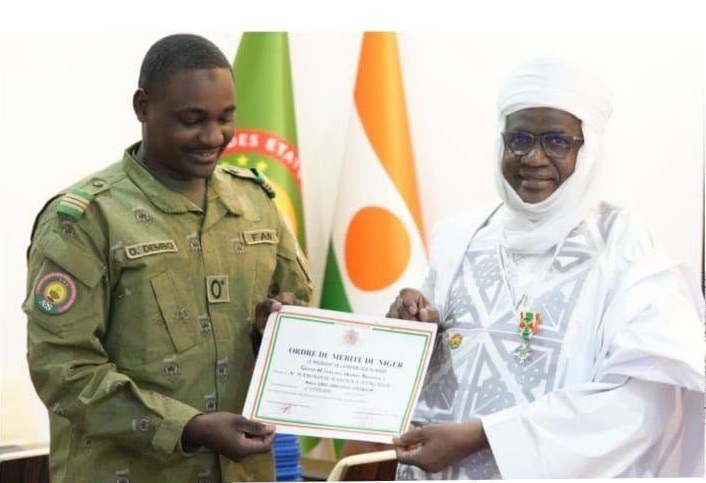 Niger : Le président du CCR décoré de l’Ordre du Mérite