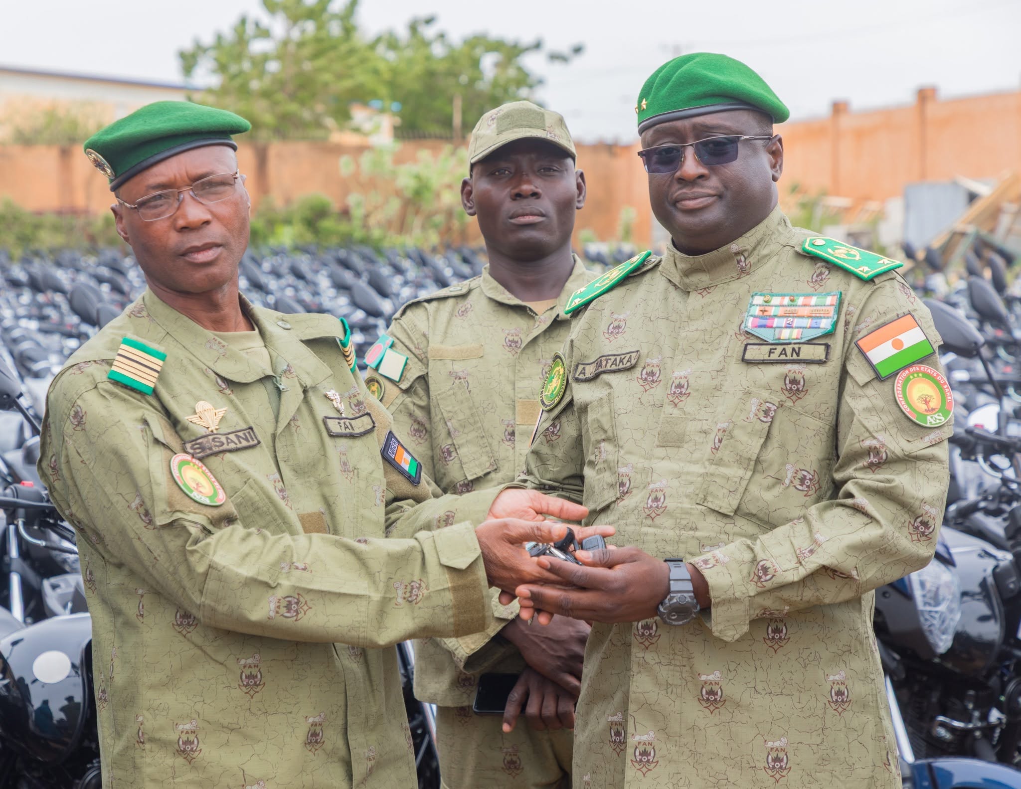 Niger : Le FSSP remet une nouvelle dotation de motos à l’Armée de terre