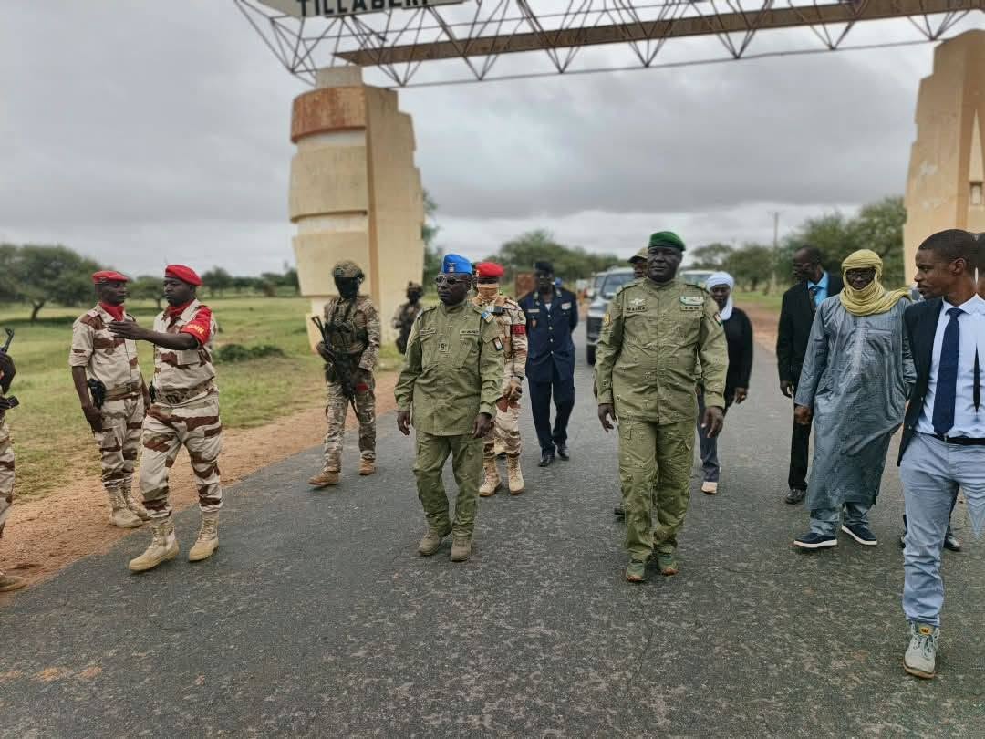 Niger : le ministre inspecte les chantiers routiers à Tillabéri
