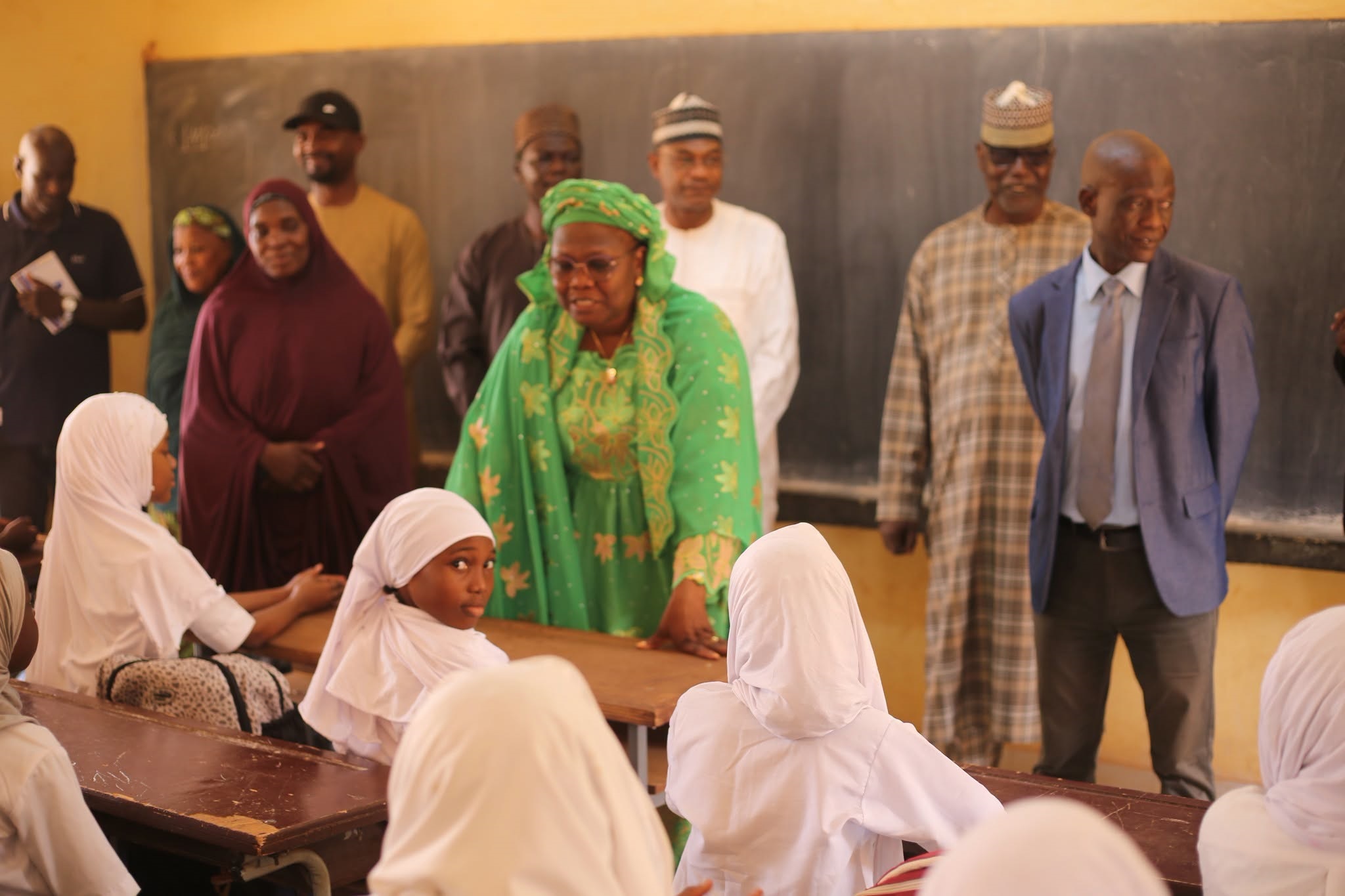 Niger : visite inopinée de la ministre Élisabeth Shérif au Collège scientifique de Niamey