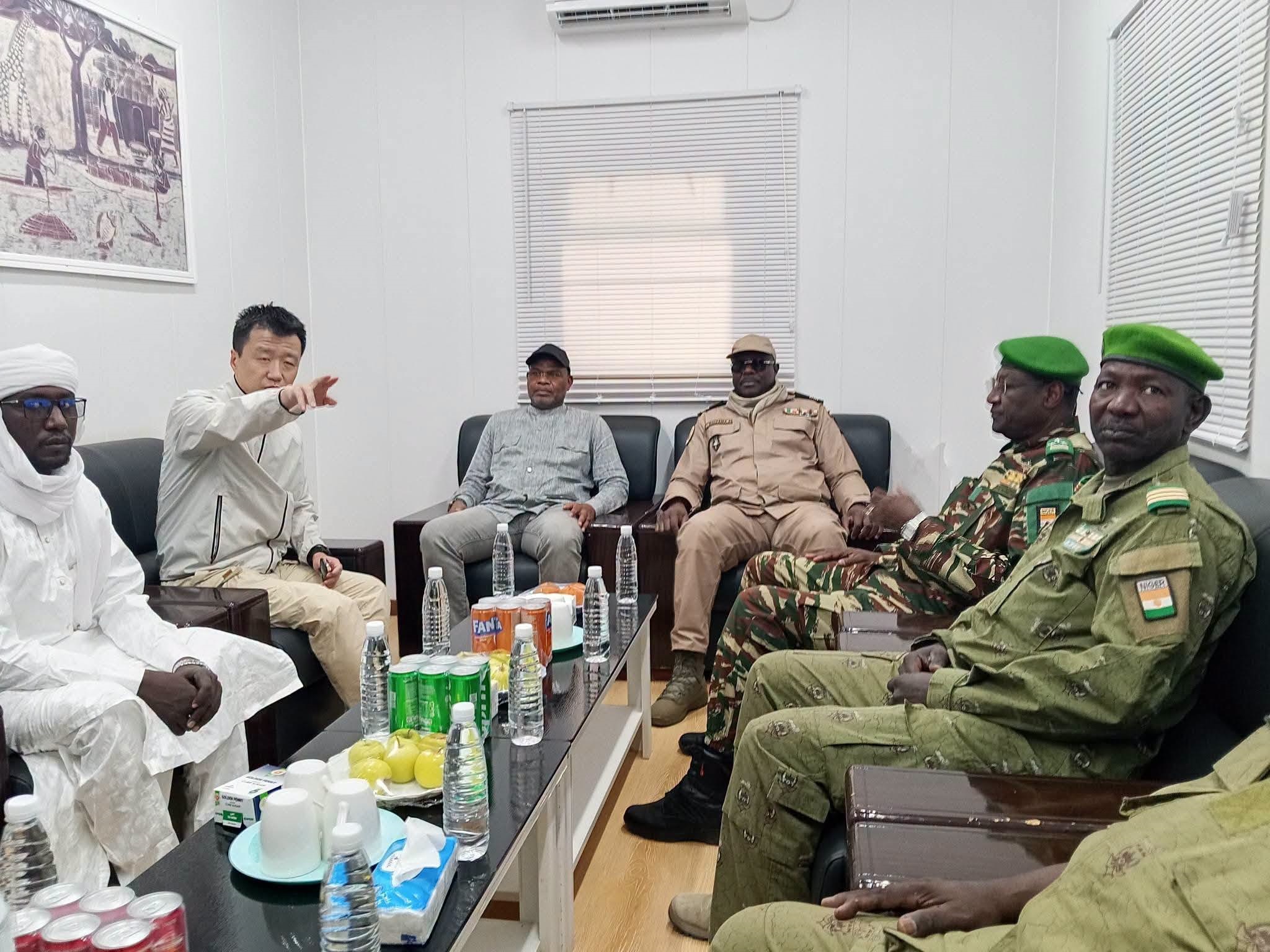 Niger : les ministres sur le terrain après l’éruption à Agadem